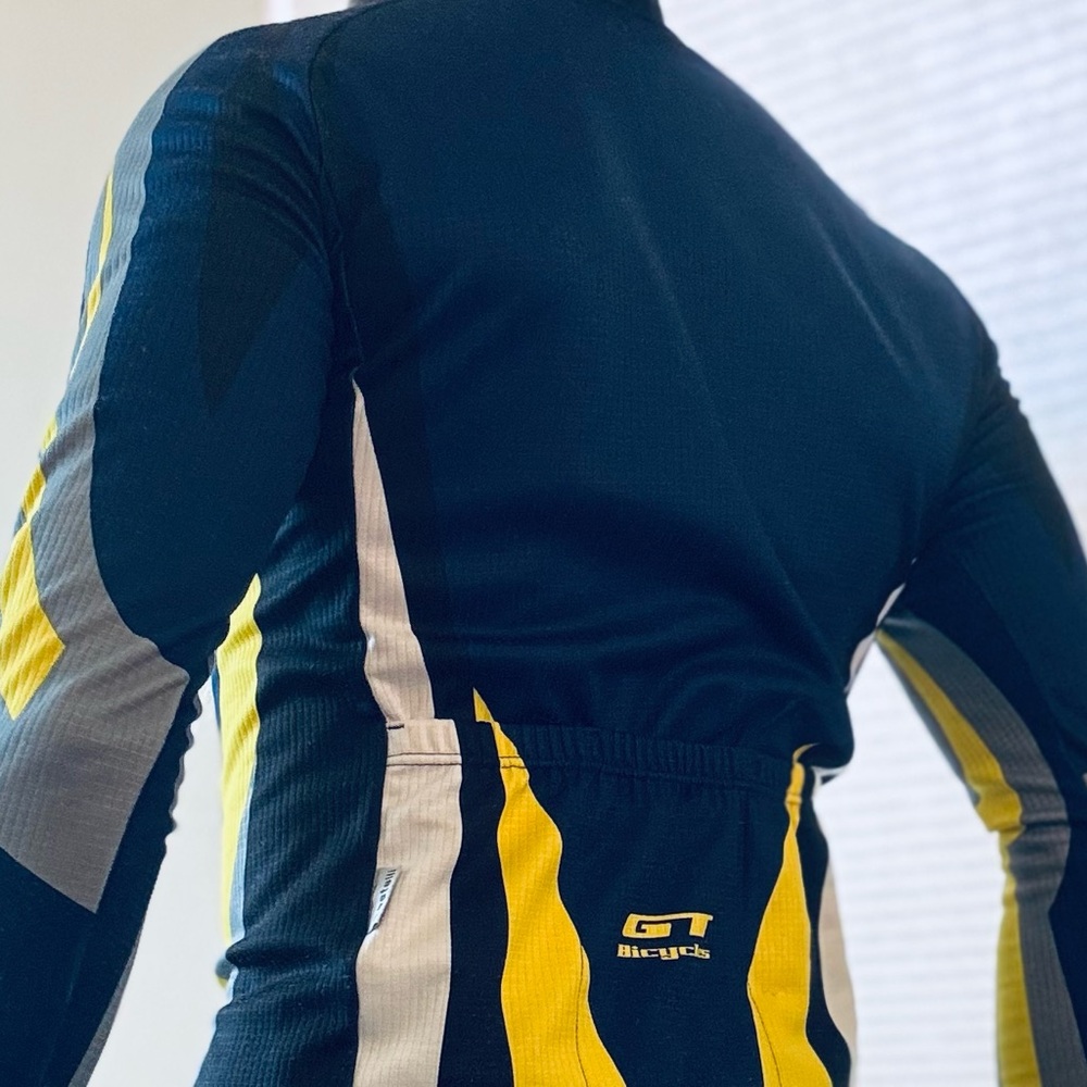 ALO Yoga Men's Black and Yellow Performance Jacket